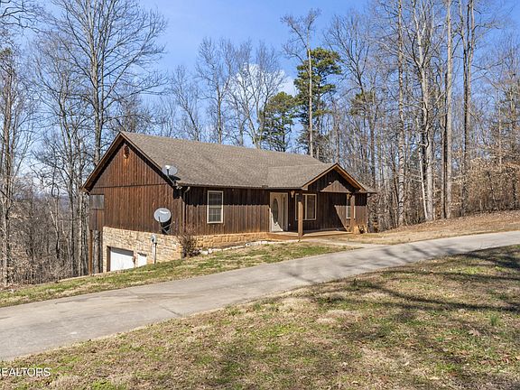 5th image of 636 Fox Hunter Rd