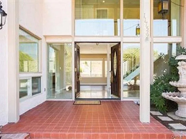 4 bed, 3.5 bath, 2822 sqft, $6,600 — Photo 2