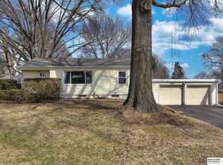 7610 Keystone Dr, Omaha, NE 68134