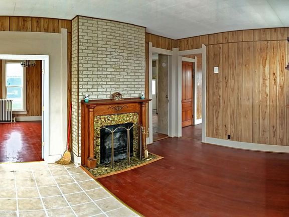 4th image of 107 S 6th St #1