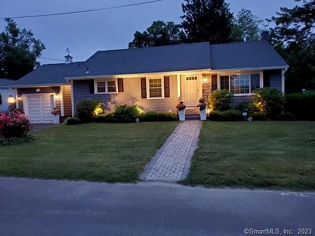 1st image of 20 Fleetwood Dr