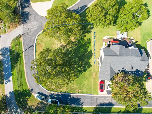 2726 Mutt Mantle Ln, Grove, OK 74344