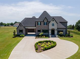 6828 NW Rivercrest Rd, Fayetteville, AR 72701