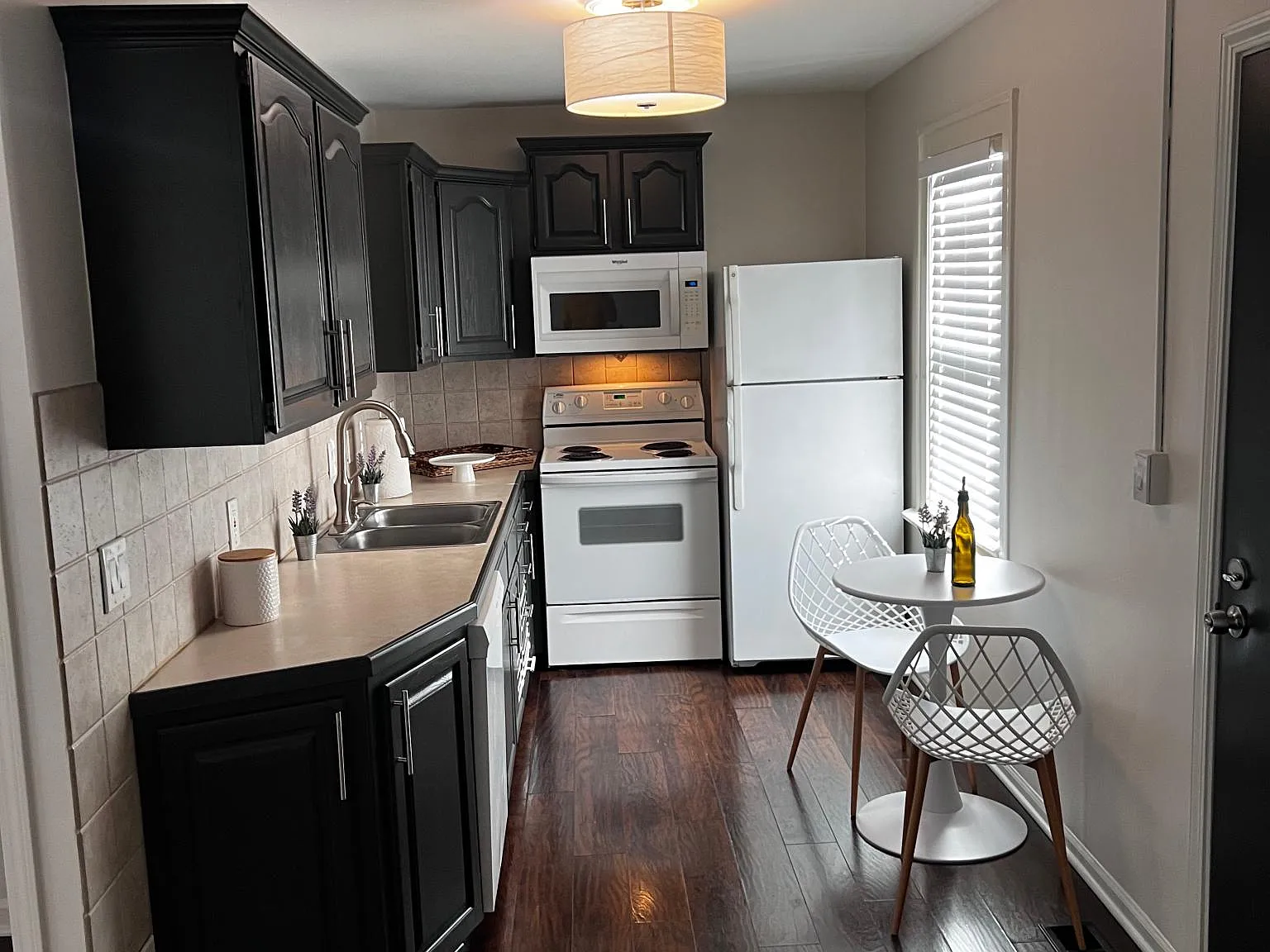 432 Parkdale Ave — Photo 2