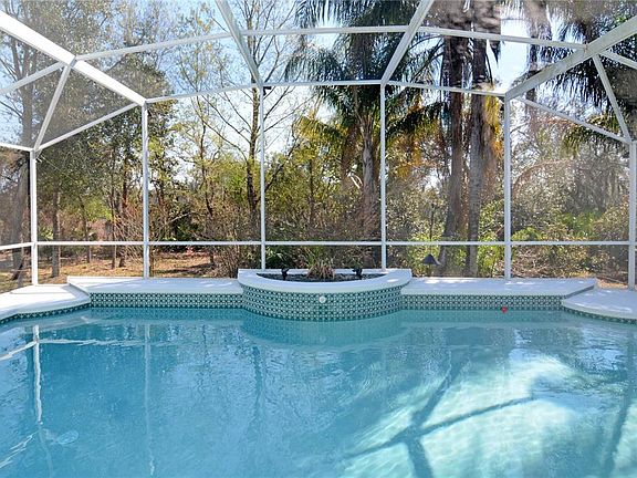 4th image of 19 Spring Ridge Dr