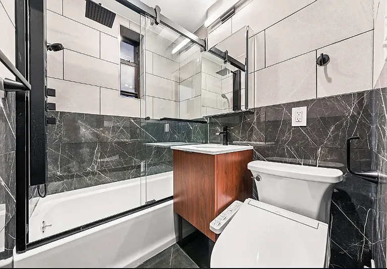 453 W 48th St #1A — Photo 3