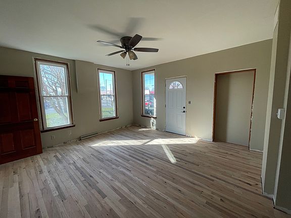 4th image of 1015 E Main St