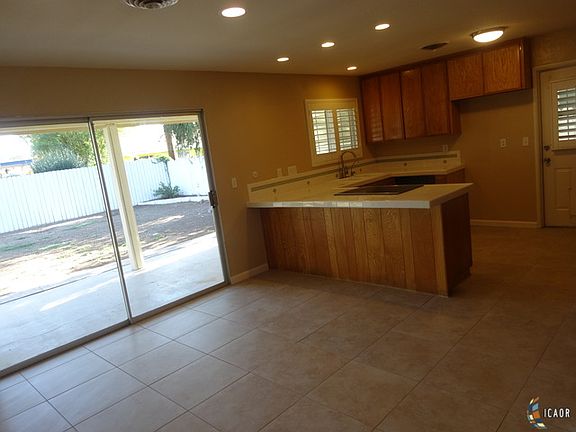 3rd image of 1738 Sandalwood Dr
