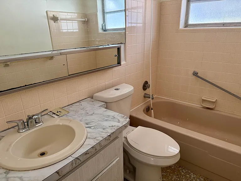 7105 NW 70th Ct — Photo 12