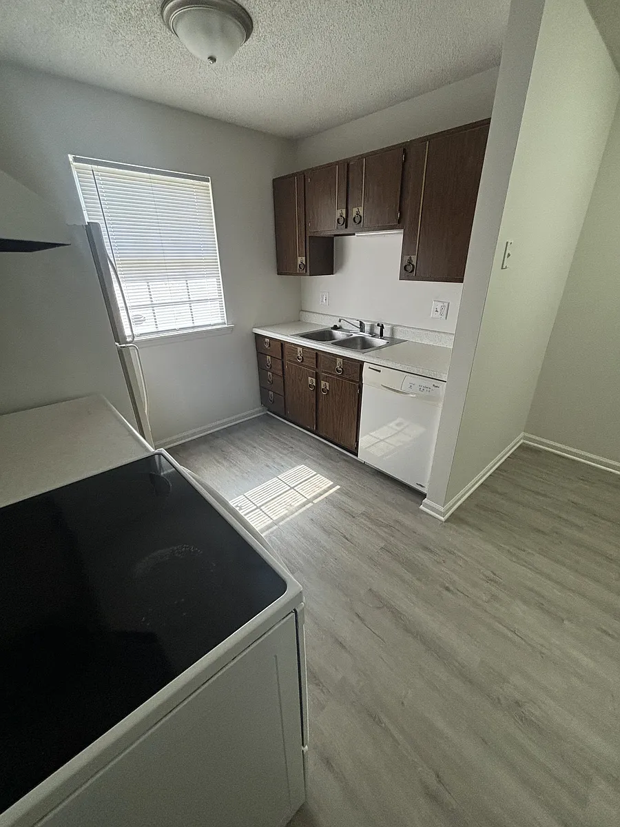 Building Photo - 1644 W Adams St #1
