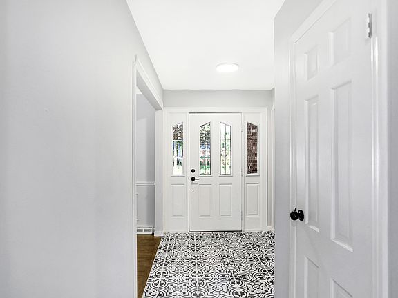 4th image of 820 Fernwood Ct