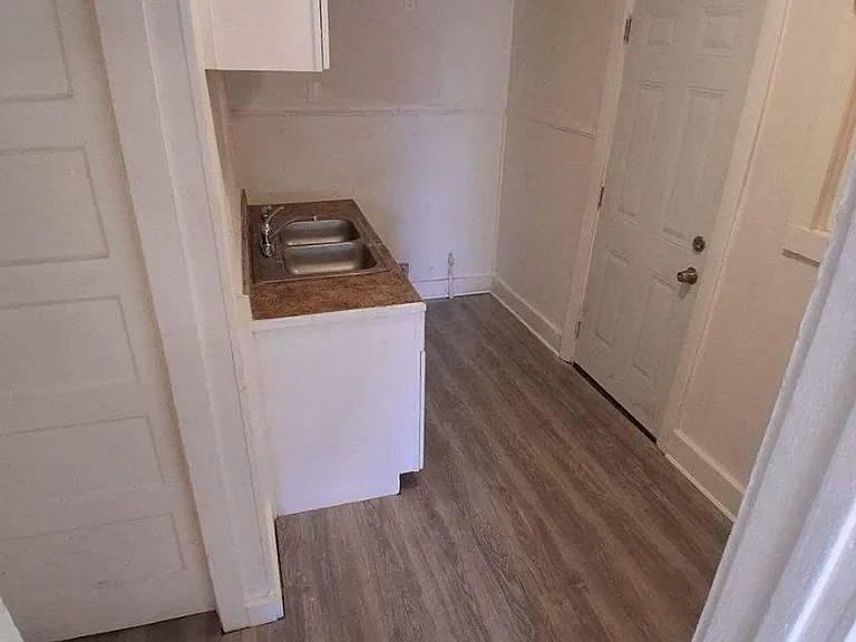 207 Temple Ave — Photo 8