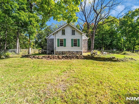 4th image of 639A Piermont Road