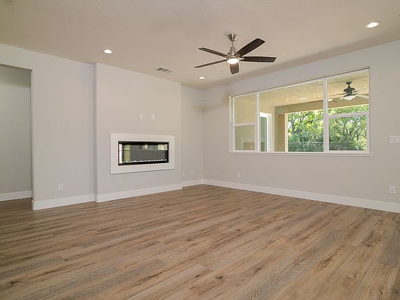 4th image of 3145 Silky Oak Dr