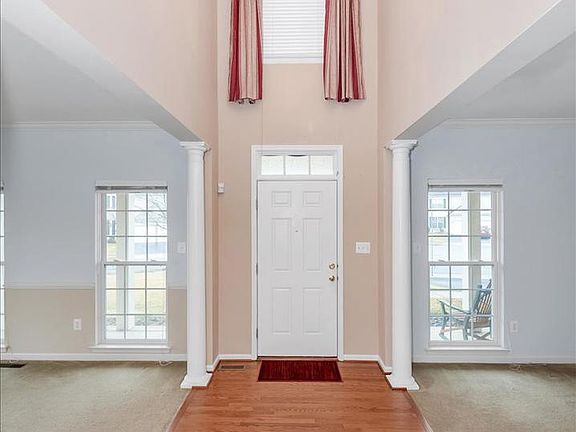 4th image of 7 Afton Ct