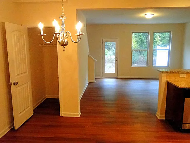 3 Bedroom, 2.5 Bathroom Townhome with Office! — Photo 4