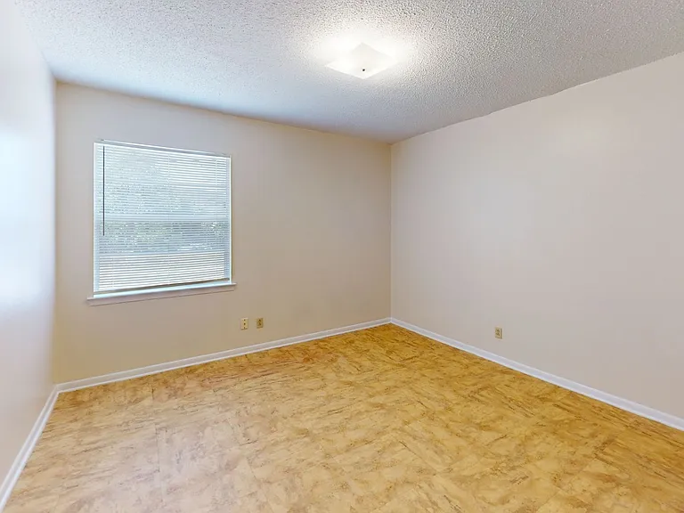 402 Skyline Ave — Photo 15