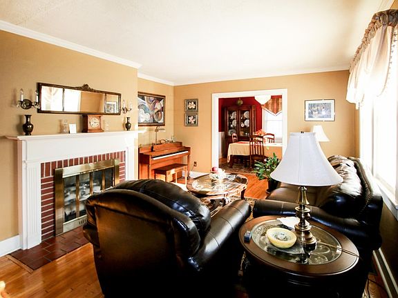 3rd image of 300 Sumpter Ave