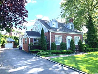 8 Beverly Rd, Douglaston, NY, 11363