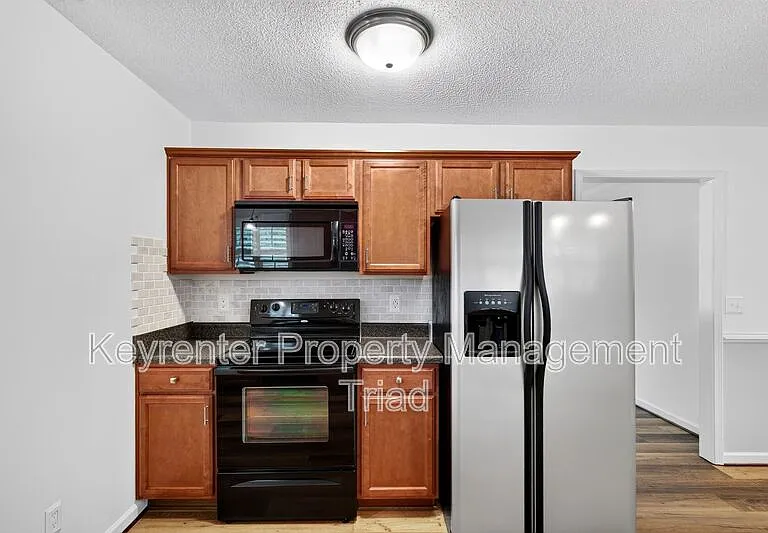 9415 Glen Cross Dr — Photo 3