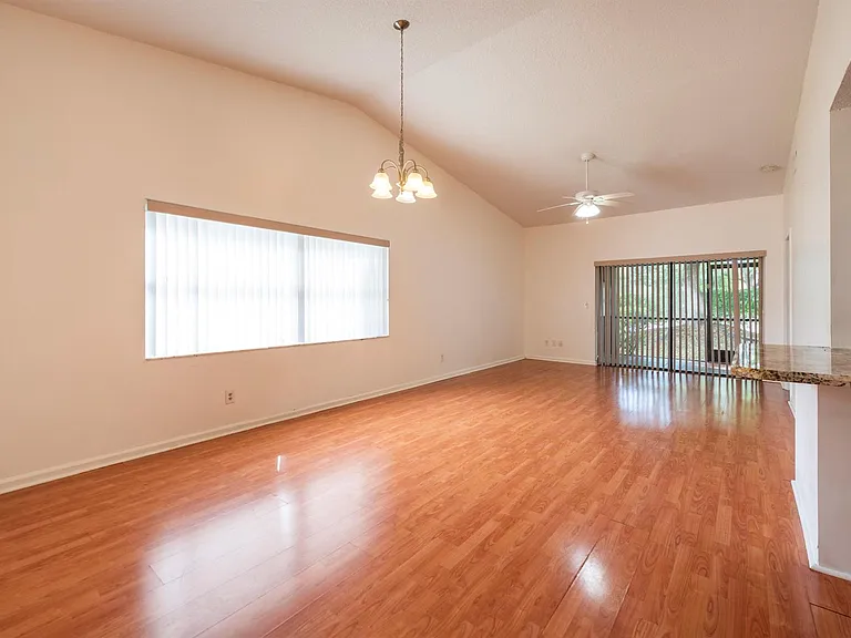 9641 Riverside Dr #F1 — Photo 19