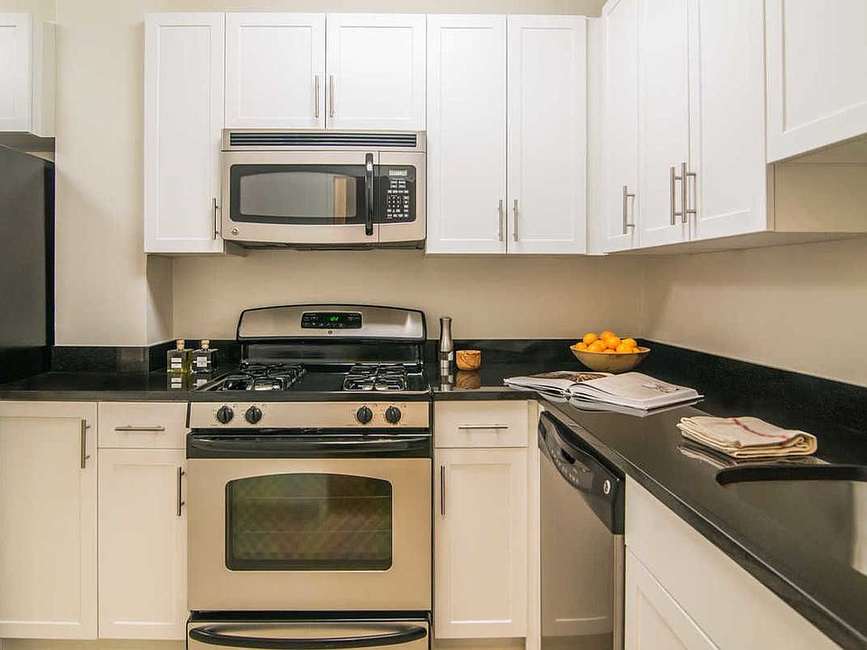2nd image of 220 E 27th St APT 4B