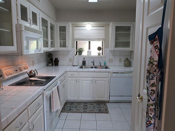 4th image of 1717 Lakewood Blvd