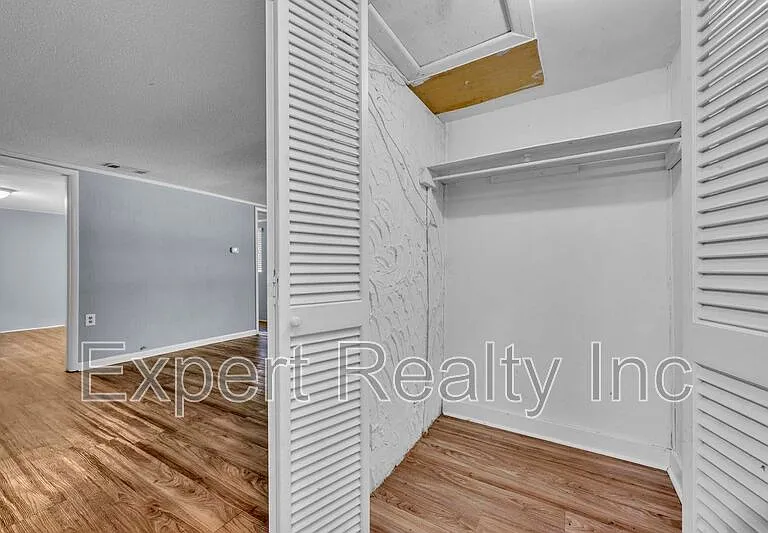216 Meadowood Ave — Photo 17