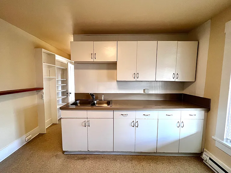 4028 Woodland Park Ave N #B — Photo 6