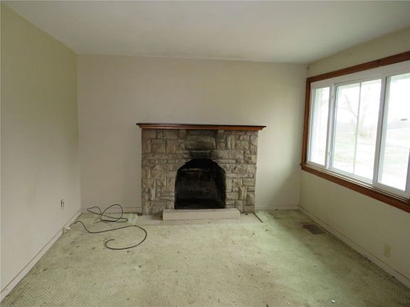4th image of 1878 Bakerstown Rd