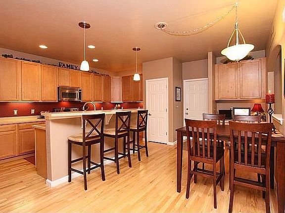 Spacious Kitchen!