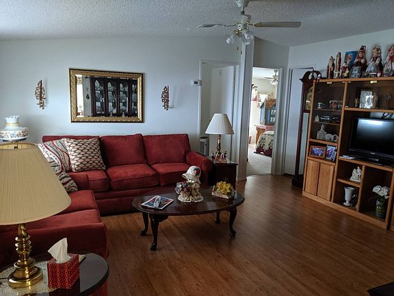 4th image of 385 Lake Erie Ln