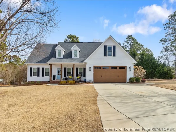 8422 Foxtrail Dr, Fayetteville, NC 28311