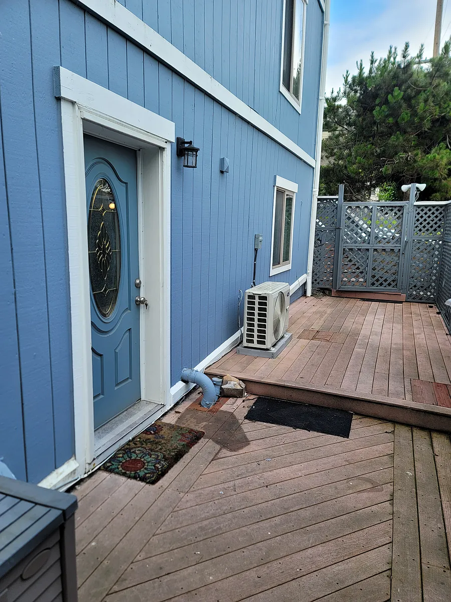 Building Photo - 599 Tewksbury Ave #599