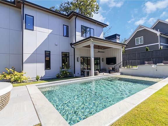 3rd image of 2824 Ashford Rd NE