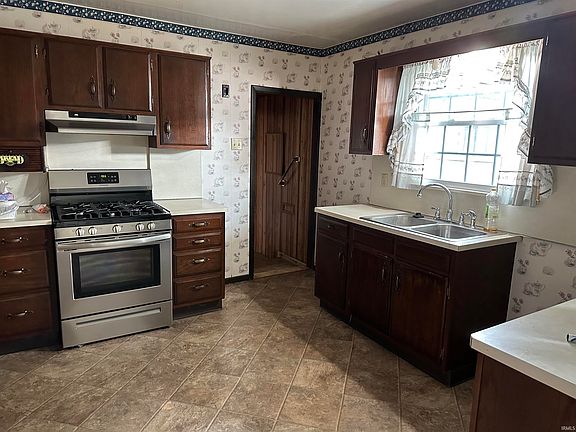 5th image of 4312 N New York Ave
