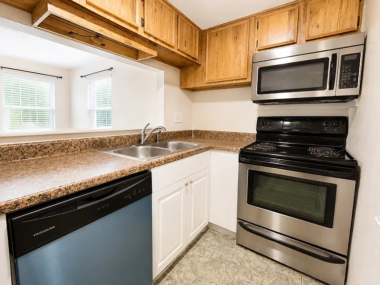 7126 Waterside Dr — Photo 11