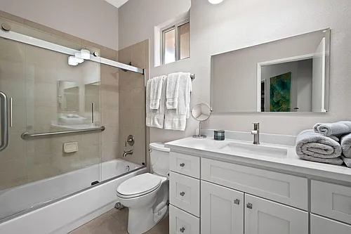 105 N Kavenish Dr Photo 1