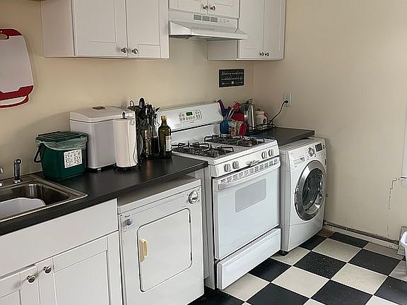 Kitchen - washer/dryer 
