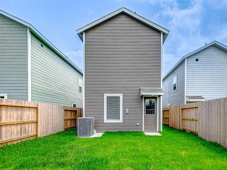 21535 Carosella Dr — Photo 24