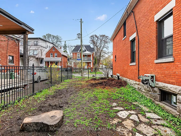 56 Grosvenor Ave — Photo 46