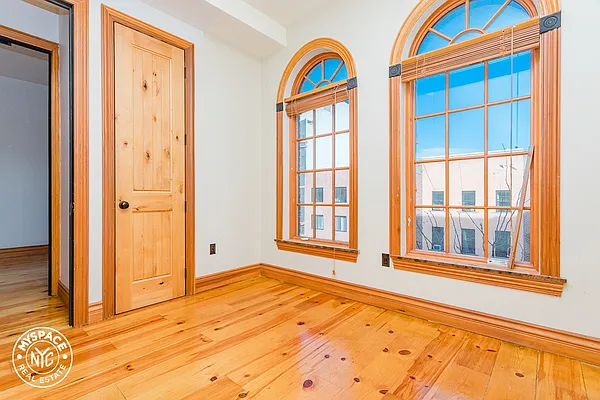 Rented by MySpaceNYC | media 7