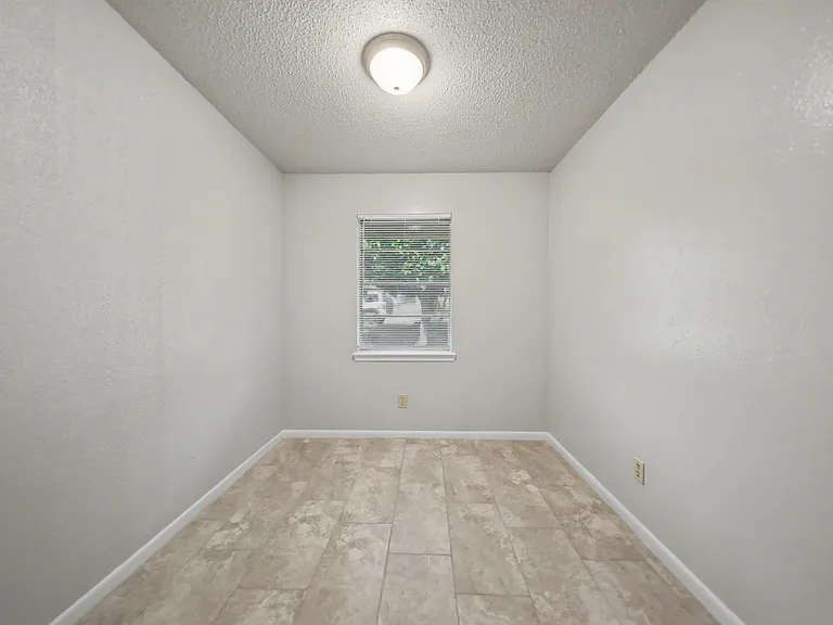 1902 Patricia St — Photo 14
