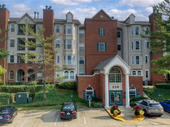 220 Fox Hollow Dr APT 204, Mayfield Heights, OH 44124