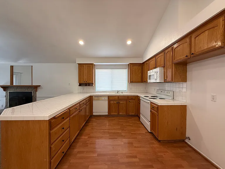 2193 N Antioch Ave — Photo 15