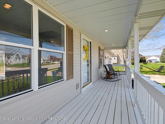 3rd image of 4751 Sunset Dr