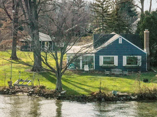 21334 Carlton Ave, Cassopolis, MI 49031