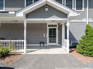 6 Parc Pl APT 2, Southampton, MA 01073