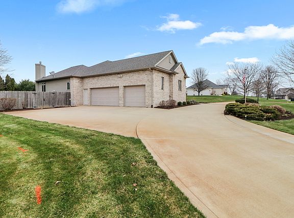 3rd image of 26 Long Grove Dr