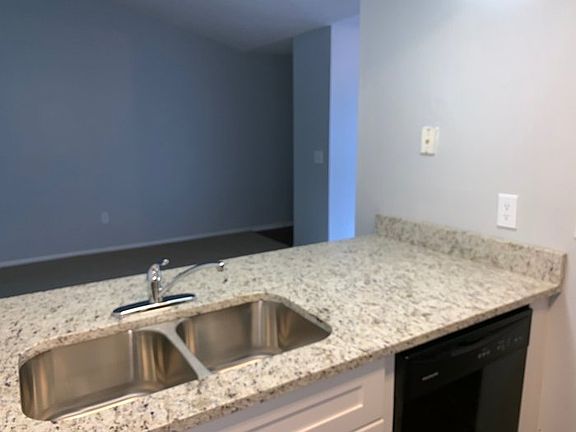 4th image of 524 Sun Valley Vlg Unit 210